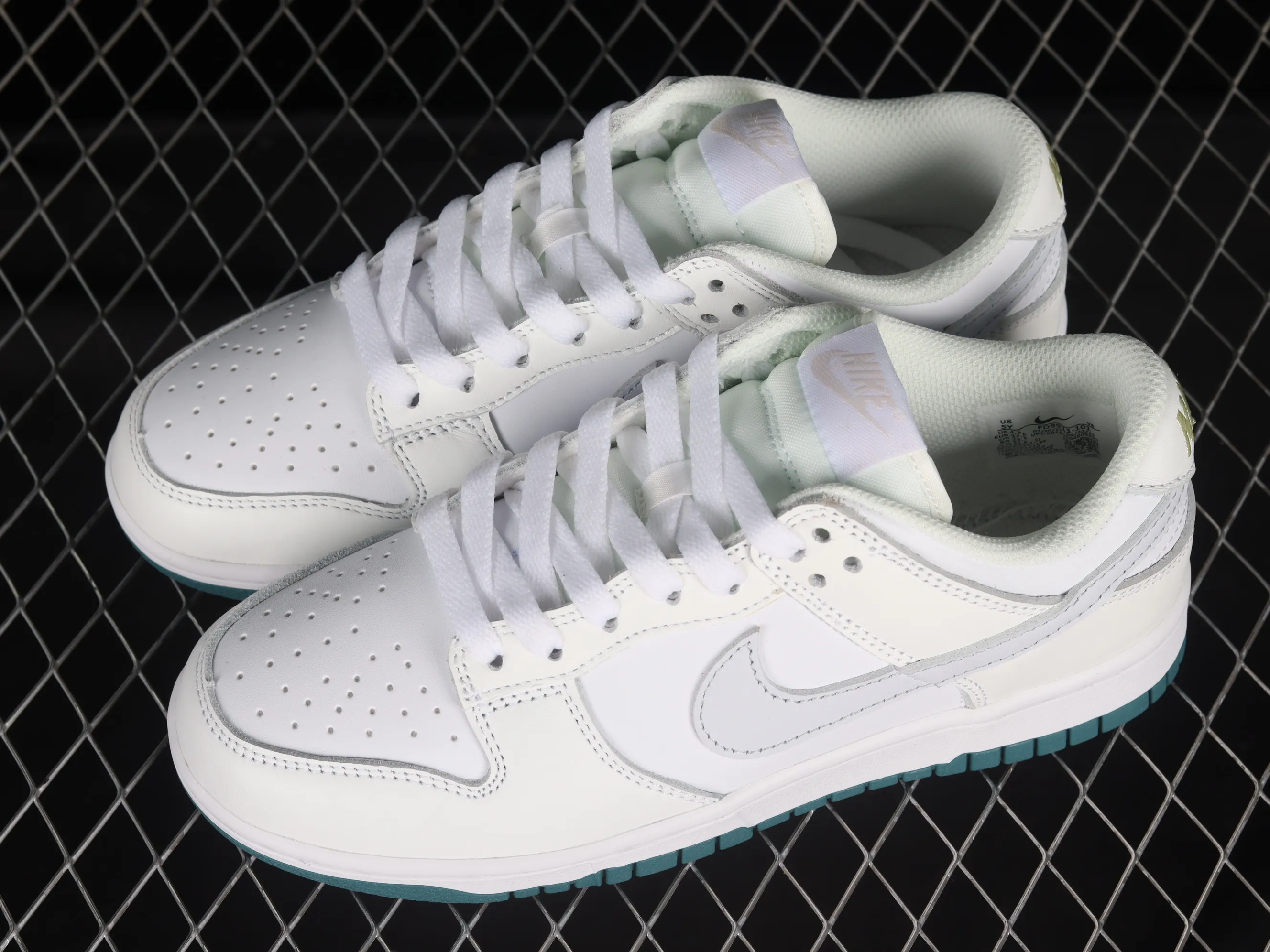 All categories Nk SB Dunk series Nk SB Dunk Low low-top sneakers Nk SB Dunk Low white green SB low-top sports and leisure sneakers FD9911-101
